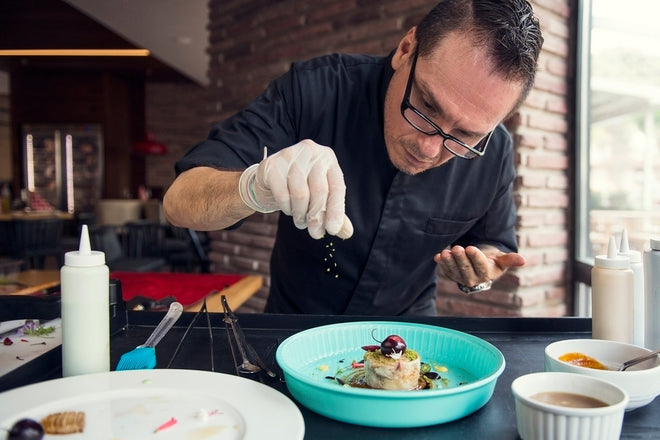 7 Celebrity Chefs and Their Eclectic Eyewear